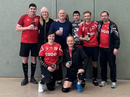 2024-02-24-VB-Großbreitenbach - 24.02.2024 Das wieder sehr gut organisierte Turnier in Großbreitenbach haben wir zum 3. Mal hintereinander erfolgreich mit dem zweiten Platz beendet. In einem packenden Finale mussten wir uns im entscheidenden 3. Satz denkbar knapp Kaulsdorf geschlagen geben. Im nächsten Jahr greifen wir wieder an.