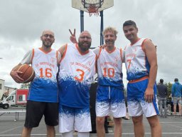 2025-08-17-BB-MHL-klein - 17.08.2025 Vier Jungs haben sich um Basketball-Turnier in Mühlhausen aufgemacht und konnten erst im Viertelfinale gestoppt werden. Wir haben einen Platz unter den ersten 8 von 20 Teams belegt. Große Klasse.